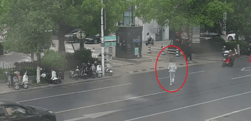 杭州大爷理发金项链不翼而飞<strong></p>
<p>债券如何进行交易</strong>,金属探测器都用上了,谁偷的?