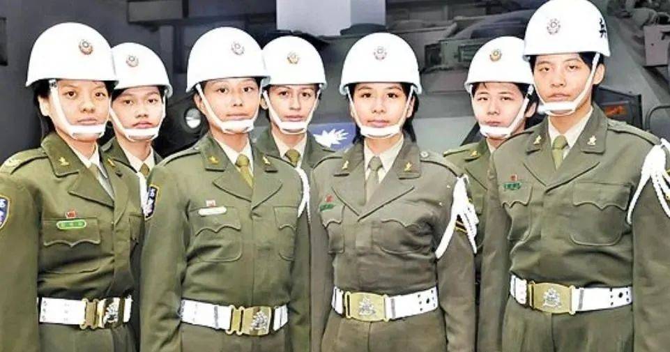 6名台军举五星红旗<strong></p>
<p>如何玩转币圈</strong>，拒为台独当炮灰，台媒：赖清德卫兵也要投诚