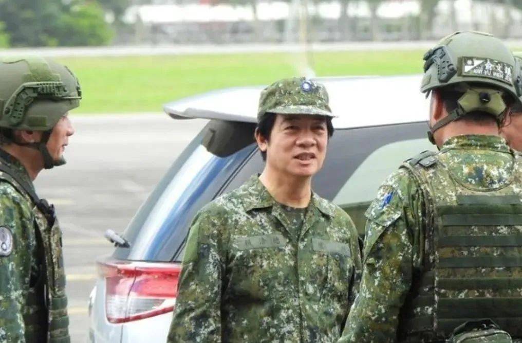 6名台军举五星红旗<strong></p>
<p>如何玩转币圈</strong>，拒为台独当炮灰，台媒：赖清德卫兵也要投诚