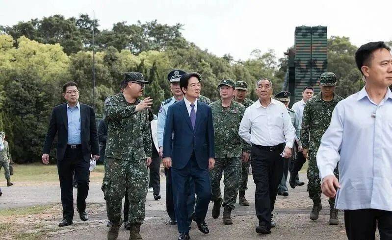 6名台军举五星红旗<strong></p>
<p>如何玩转币圈</strong>，拒为台独当炮灰，台媒：赖清德卫兵也要投诚