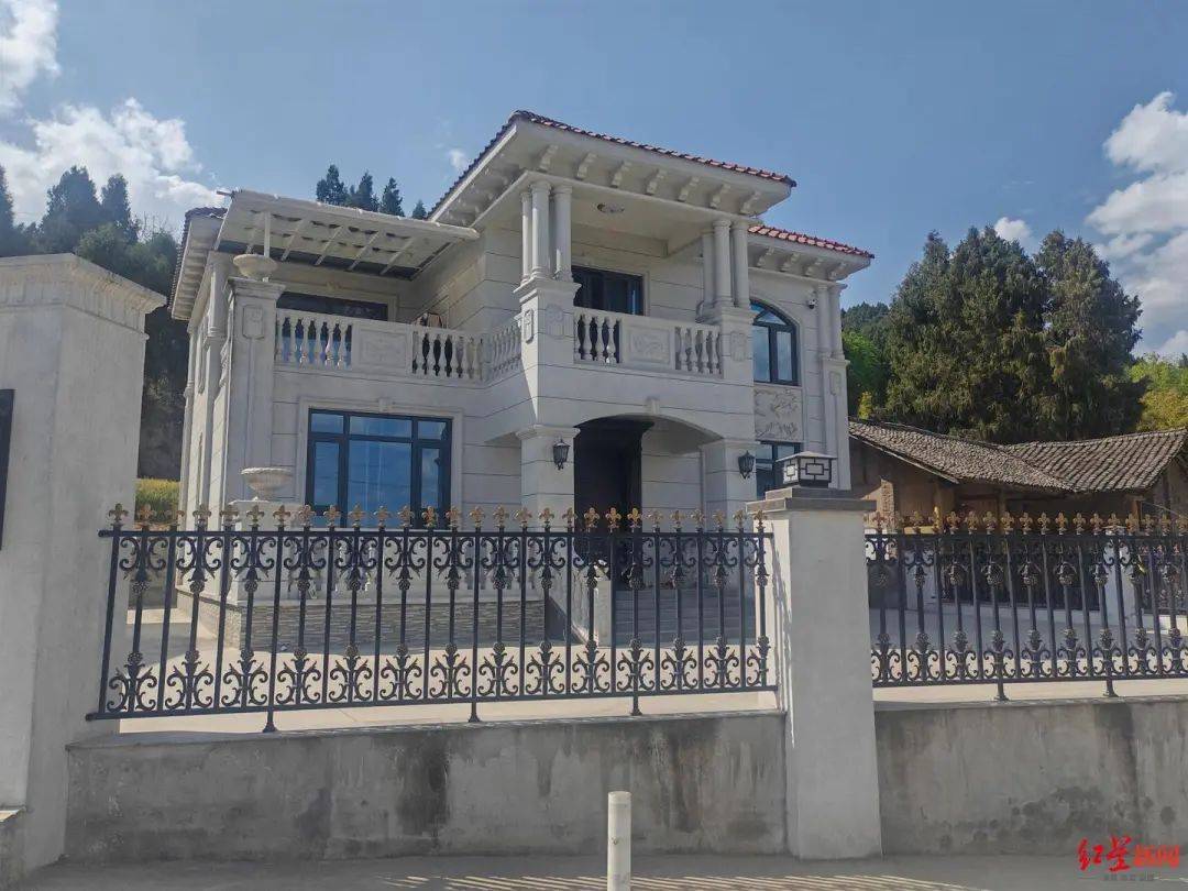 小伙搬砖9年攒200万<strong></p>
<p>如何查看软件源代码</strong>，修别墅买车：宁愿不要这些钱，若时间倒流想好好读书