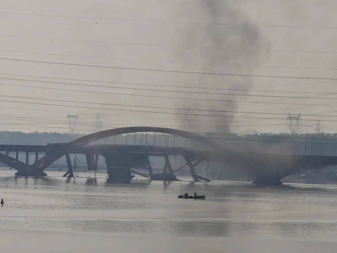 北京潮白河大桥部分路段起火坍塌<strong></p>
<p>如何成为炒币高手</strong>，官方：原因正调查