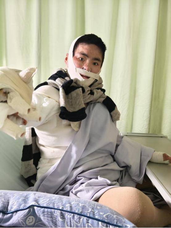 女孩被前男友泼汽油致残<strong></p>
<p>如何成为炒币高手</strong>，凶手法庭上威胁杀人