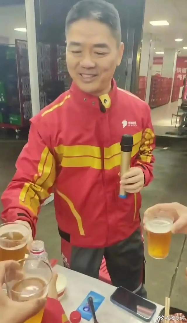 刘强东吃了一顿“价值上亿”的火锅之后<strong></p>
<p>如何成为炒币高手</strong>，京东外卖崩了