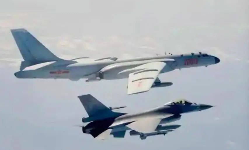 两岸军机罕见对峙，解放军发出动手警告，台军内部传出投降声