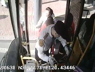 “您和孩子先上车<strong></p>
<p>91币怎么获得</strong>，车子我来搬! ” 青岛公交司机亲情化服务获点赞