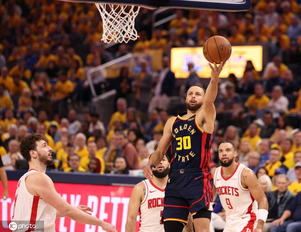 巴特勒复出27+6库里17分 勇士险胜火箭抢到赛点