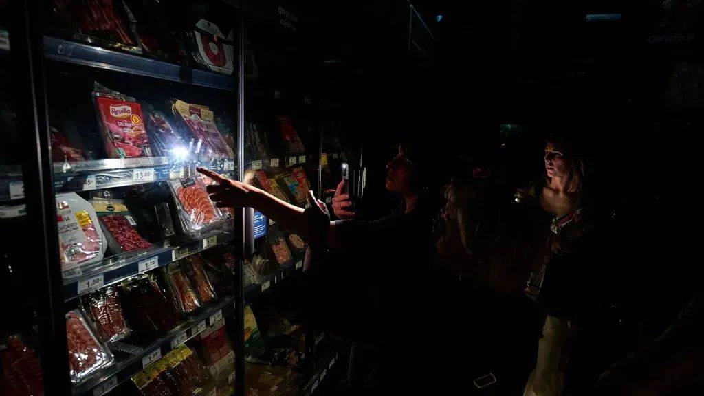 西葡法三国大停电<strong></p>
<p>广州</strong>，事故何以酿成