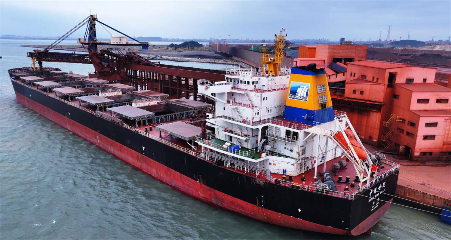 中方偏不上谈判桌<strong></p>
<p>广州</strong>，特朗普被逼急，对华态度大变，一点办法都没有