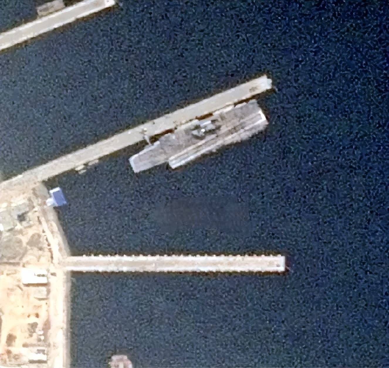 印度航母行踪曝光!180度掉头返航<strong></p>
<p>广州</strong>,这是在躲巴基斯坦的导弹吗?