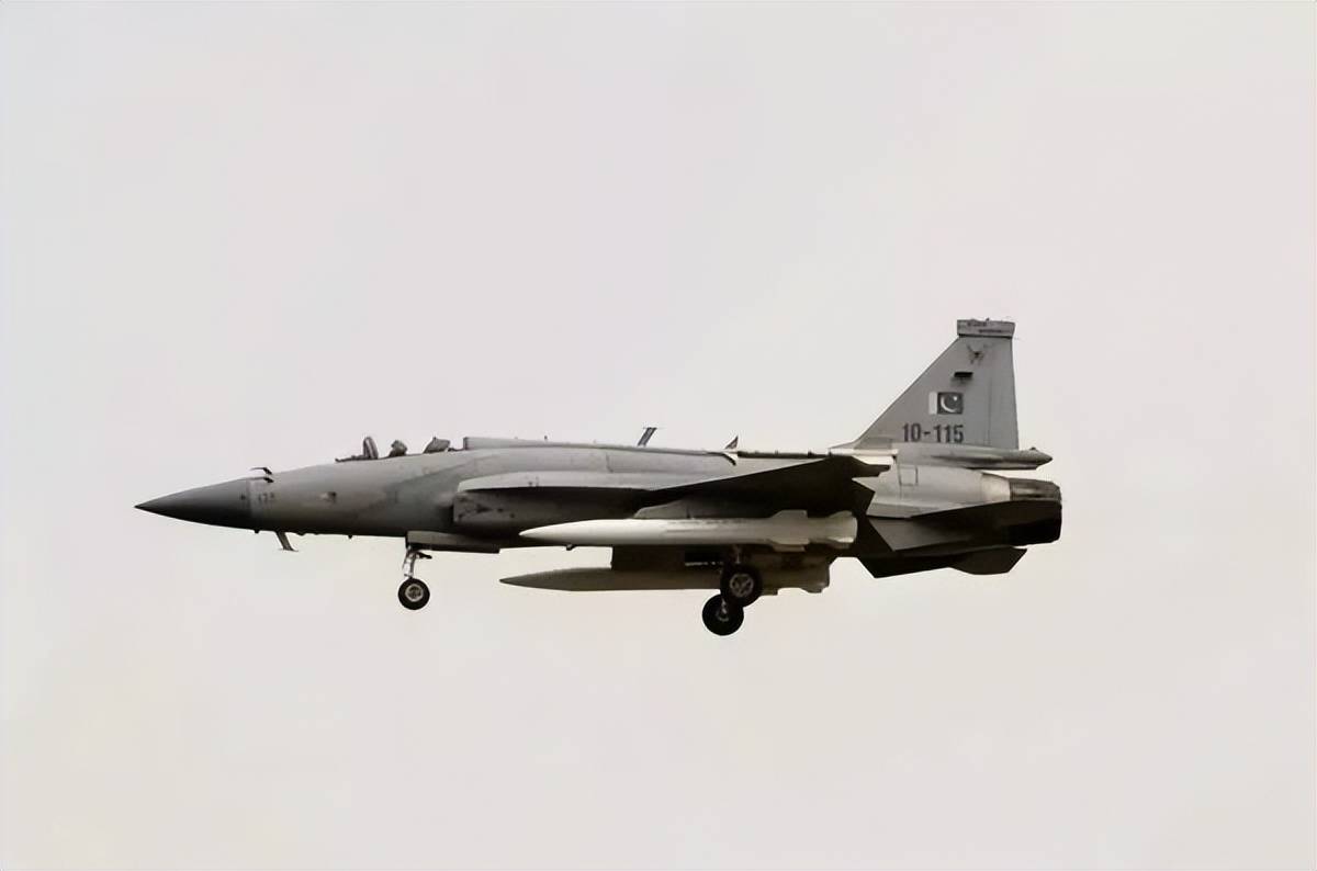 印度航母行踪曝光!180度掉头返航<strong></p>
<p>广州</strong>,这是在躲巴基斯坦的导弹吗?