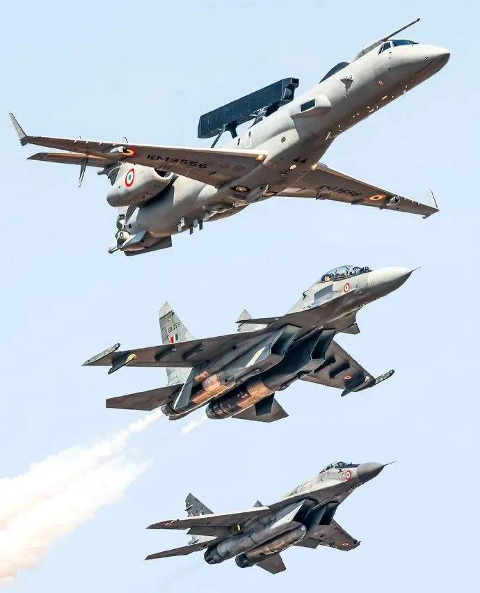 印度航母行踪曝光!180度掉头返航<strong></p>
<p>广州</strong>,这是在躲巴基斯坦的导弹吗?