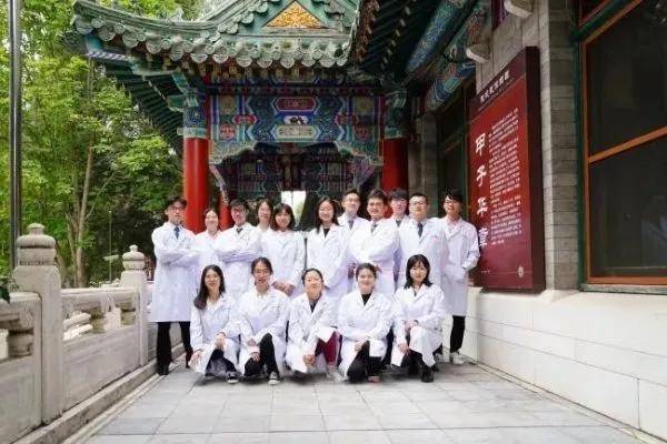 金融学生成了医学博士<strong></p>
<p>广东</strong>，协和“4+4规培”究竟是怎么回事？