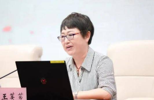 吉林一女官员被查！当过扫黑办主任<strong></p>
<p>深圳</strong>，她曾说“吃人家的嘴短，拿人家的手短”