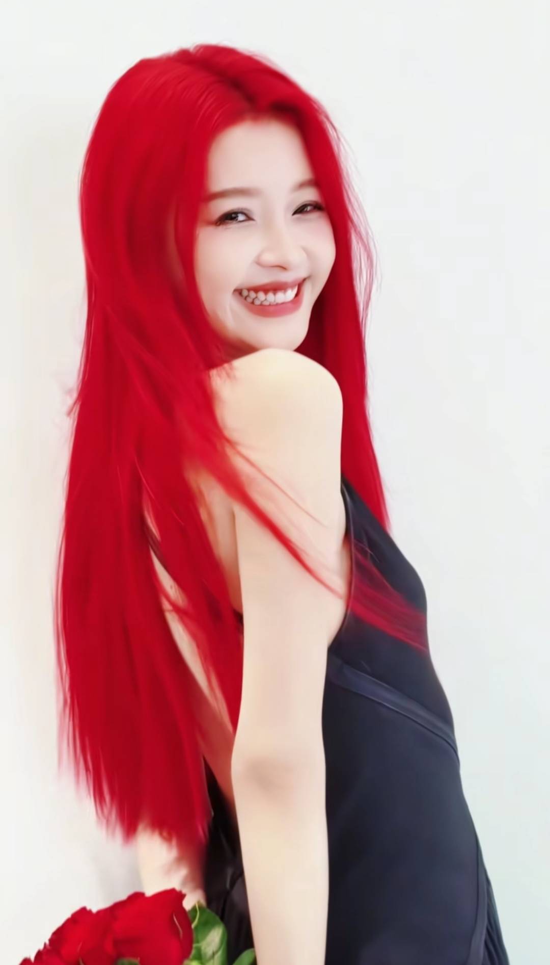 女演员染红色头发<strong></p>
<p>深圳</strong>，称“吃了三天过敏药才敢染”