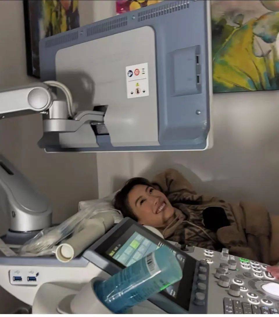 谢霆锋妹妹谢婷婷宣布怀第二胎<strong></p>
<p>深圳</strong>！晒出和高大外籍老公甜蜜合照