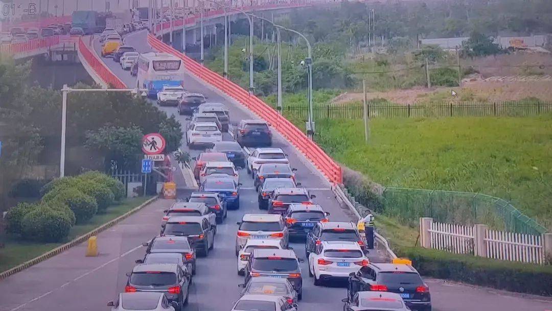 心态崩了<strong></p>
<p>深圳</strong>，宁波有人从白天开到黑夜！“这是有多少人啊！”提醒：这些路段，将限时禁行