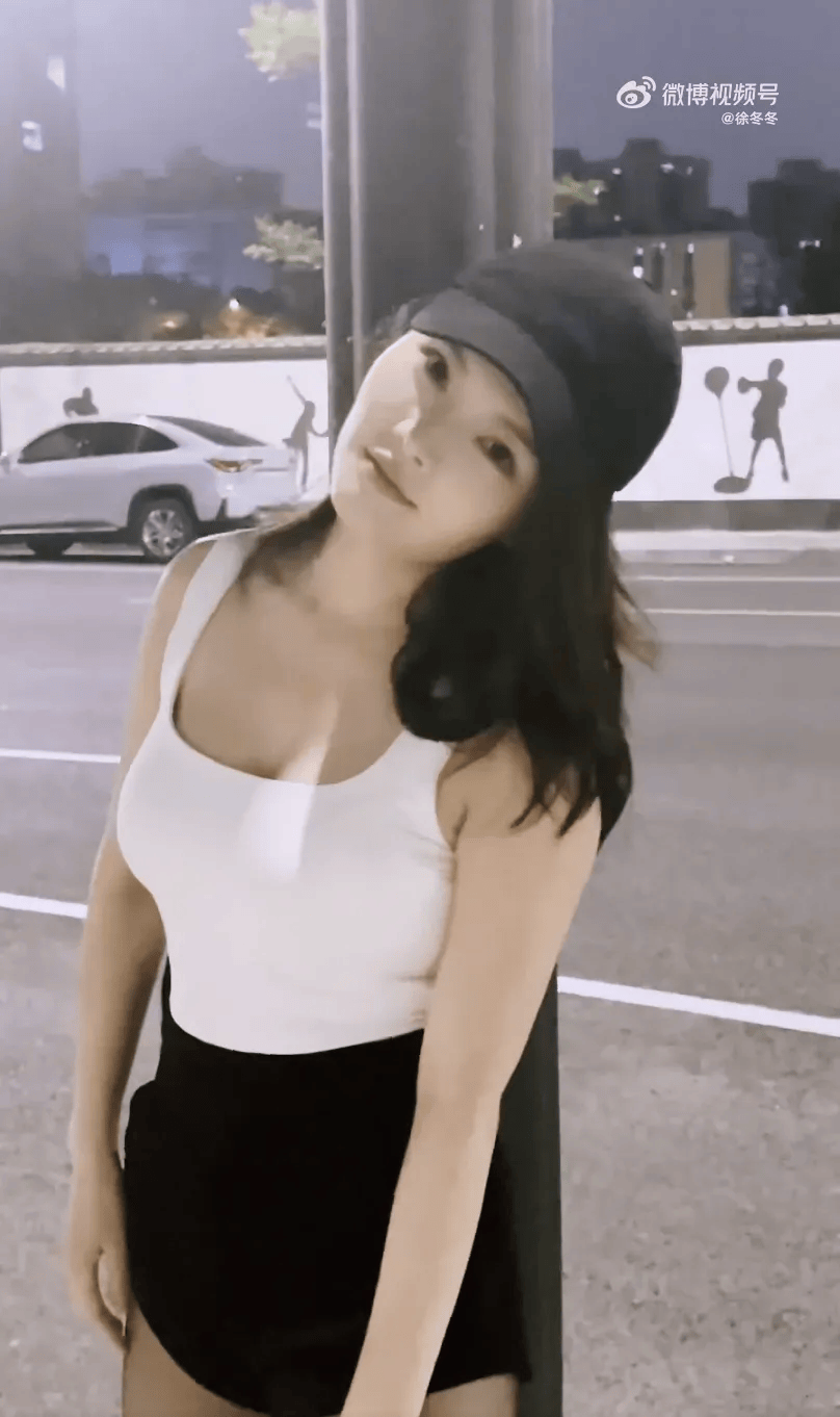 “椰树女神”徐冬冬大方晒照<strong></p>
<p>东莞</strong>，并配文：我的蝴蝶袖，很丰腴！