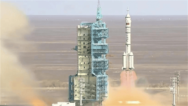 太阳翼才修好没多久<strong></p>
<p>东莞</strong>，又有“敌”撞过来了？3名航天员紧急加防