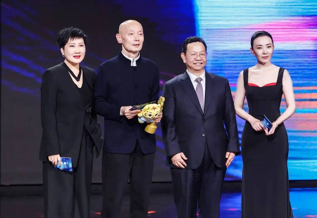 官方正式公布<strong></p>
<p>东莞</strong>!确认是葛优