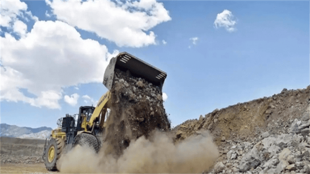 央视大方展示!在6艘船簇拥下<strong></p>
<p>佛山</strong>,福建舰开足马力直奔东海