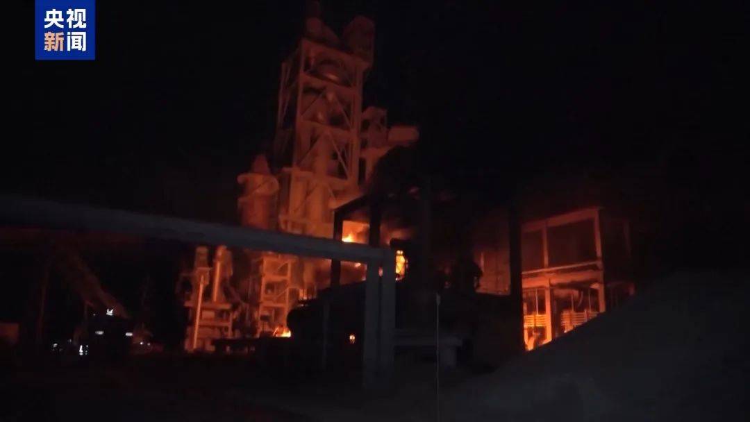 密集空袭！以军对也门萨那机场发出撤离警告