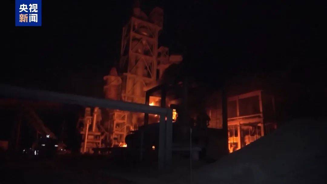 密集空袭<strong></p>
<p>佛山</strong>！以军对也门萨那机场发出撤离警告