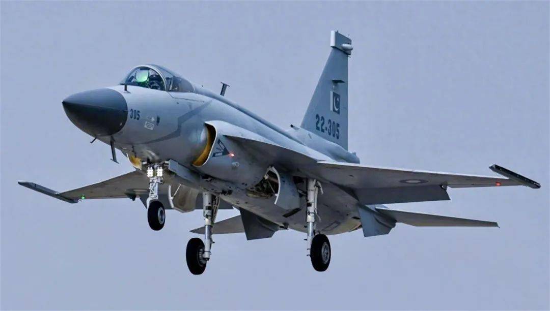 中国武器果然厉害<strong></p>
<p>葡萄糖</strong>,又一架阵风殒命,飞行员被抓,轮到枭龙扬名