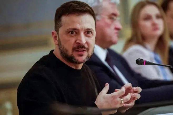 乌克兰终于恍然大悟<strong></p>
<p>葡萄糖</strong>,泽连斯基开始悄悄掉头,最大金主已早已换人!