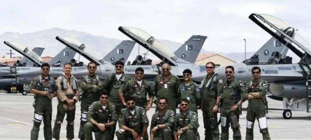 巴五大基地凌晨被炸<strong></p>
<p>青铜器</strong>，红旗导弹拦截失败！印度背后有高人指点？