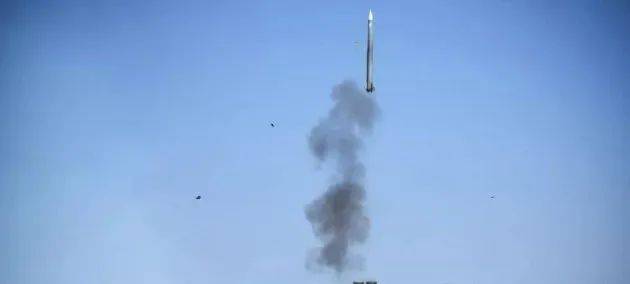 巴五大基地凌晨被炸<strong></p>
<p>青铜器</strong>，红旗导弹拦截失败！印度背后有高人指点？