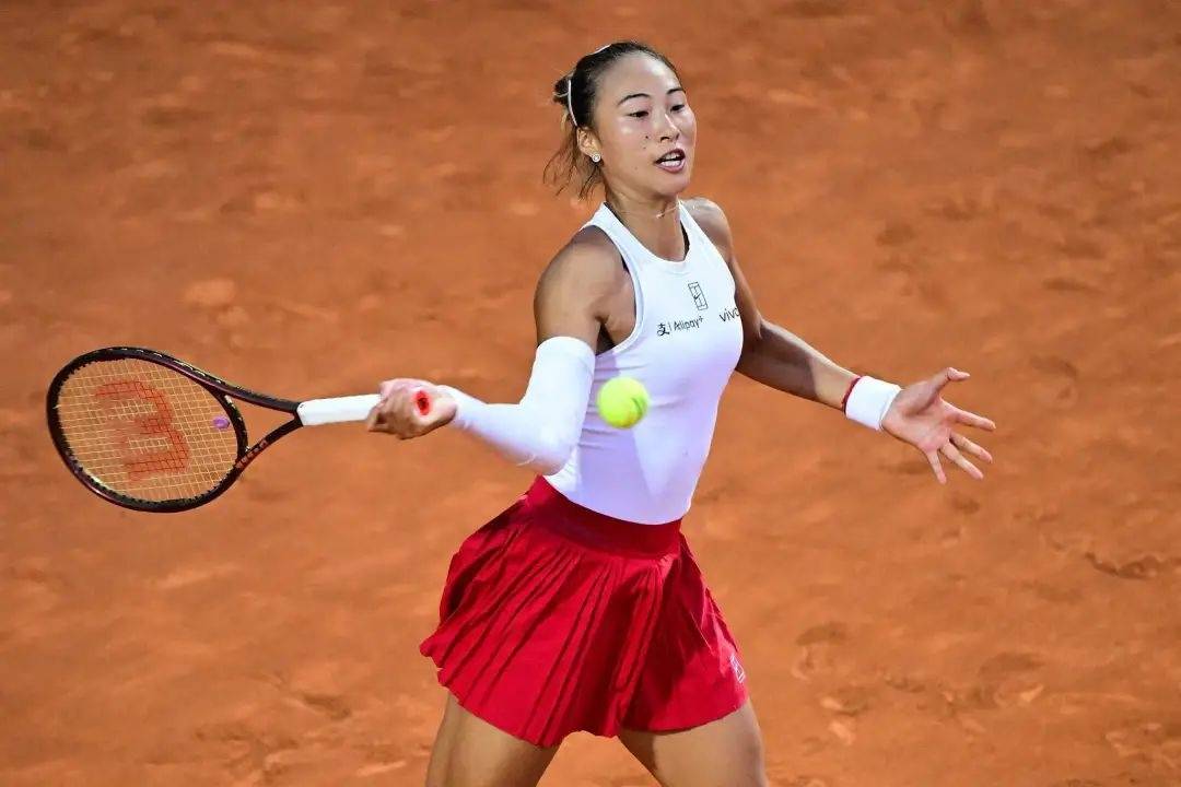 生涯首胜萨巴伦卡<strong></p>
<p>青铜器</strong>，郑钦文赛后发博：山海皆可平，半决赛对阵高芙，再迎复仇之战