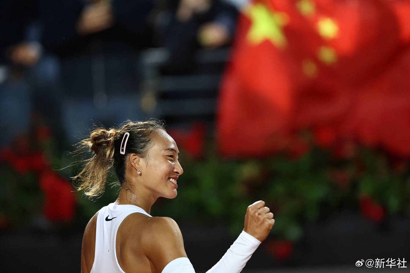 生涯首胜萨巴伦卡<strong></p>
<p>青铜器</strong>，郑钦文赛后发博：山海皆可平，半决赛对阵高芙，再迎复仇之战