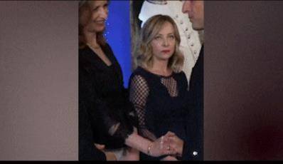 意大利女总理梅洛尼与马克龙又吵起来了<strong></p>
<p>瓷器</strong>，此前曾对他“翻白眼”，送去“死亡凝视”