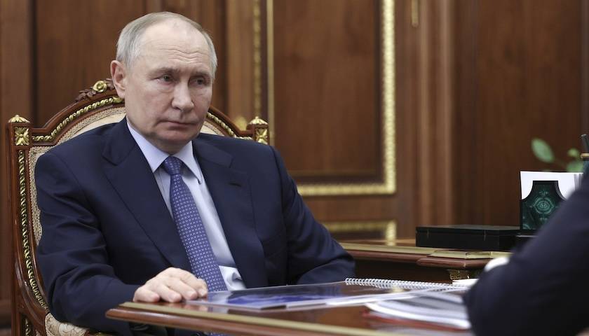 普京明确特别军事行动四大目标<strong></p>
<p>瓷器</strong>,俄方拷问乌克兰还能撑多久