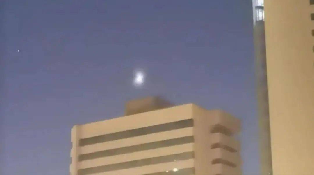 新疆夜空不明飞行物是什么<strong></p>
<p>瓷器</strong>？揭秘来了