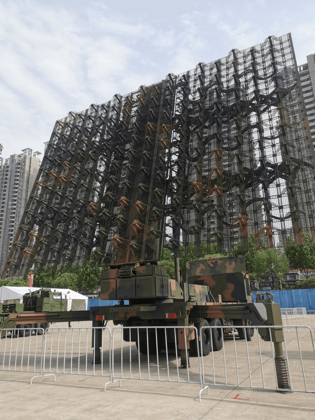 “大国重器”、新型反隐身雷达……世界雷达展全面展示尖端装备