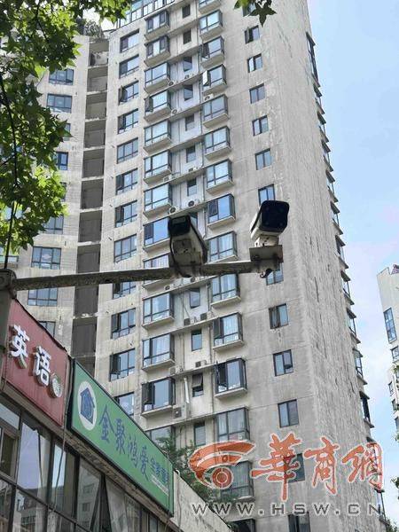 西安14岁初中生骑车回家在小区被撞 孩子说肇事司机下车看<strong></p>
<p>瓷器</strong>了看就离开