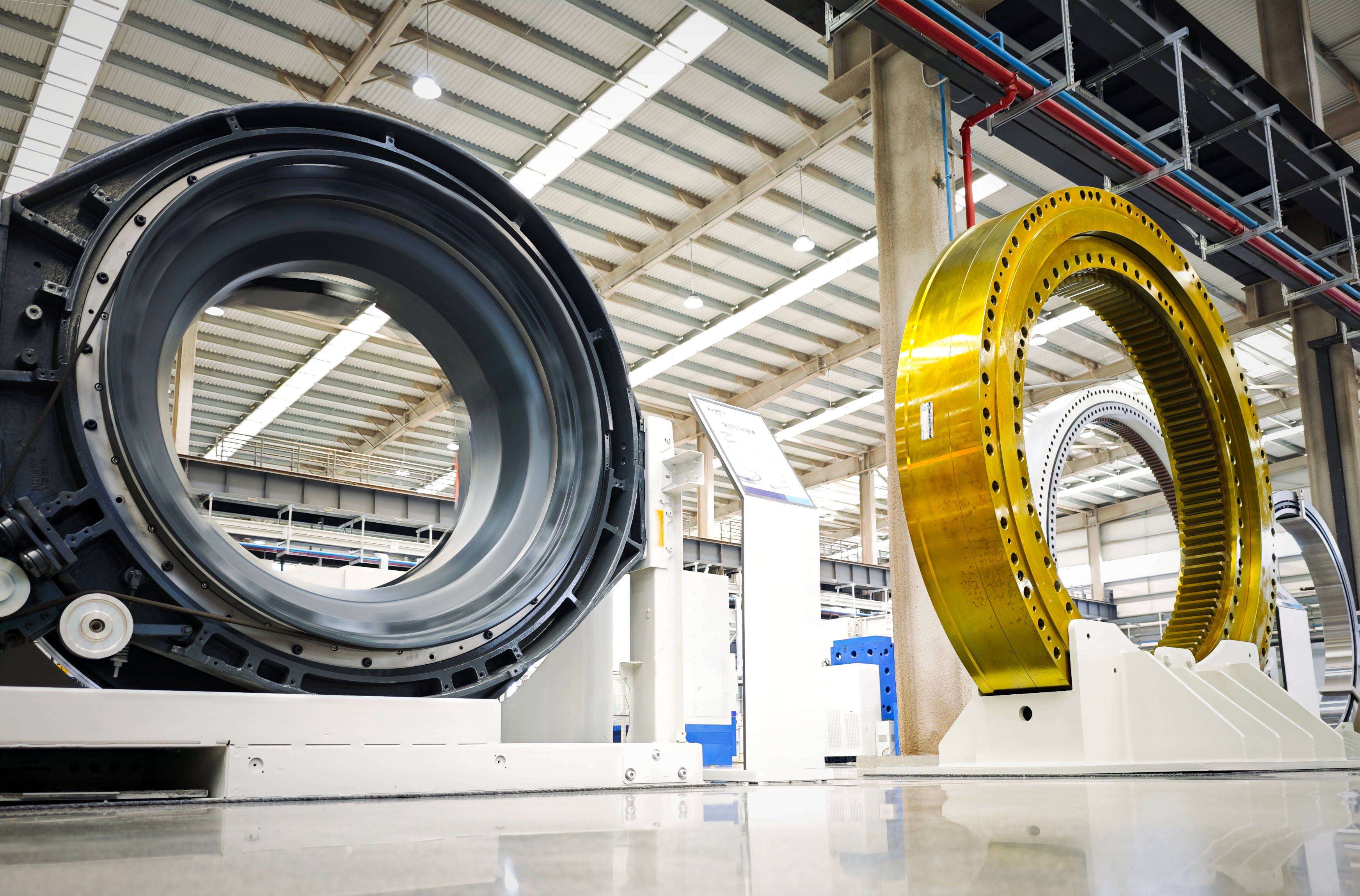 第1视点丨跟随总书记走进洛阳轴承集团 <strong></p>
<p>绣花</strong>了解先进制造业发展