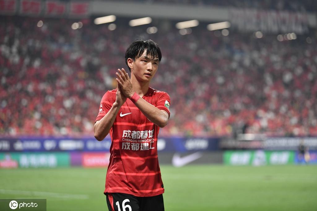 FIFA公示蓉城中场杨明洋完成会籍转换 可代表国足出战