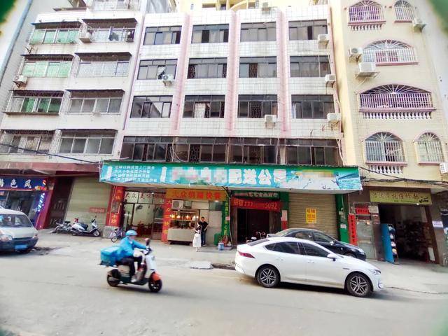 “小官巨贪校长”<strong></p>
<p>刺绣</strong>，让乡镇初中生吃不饱