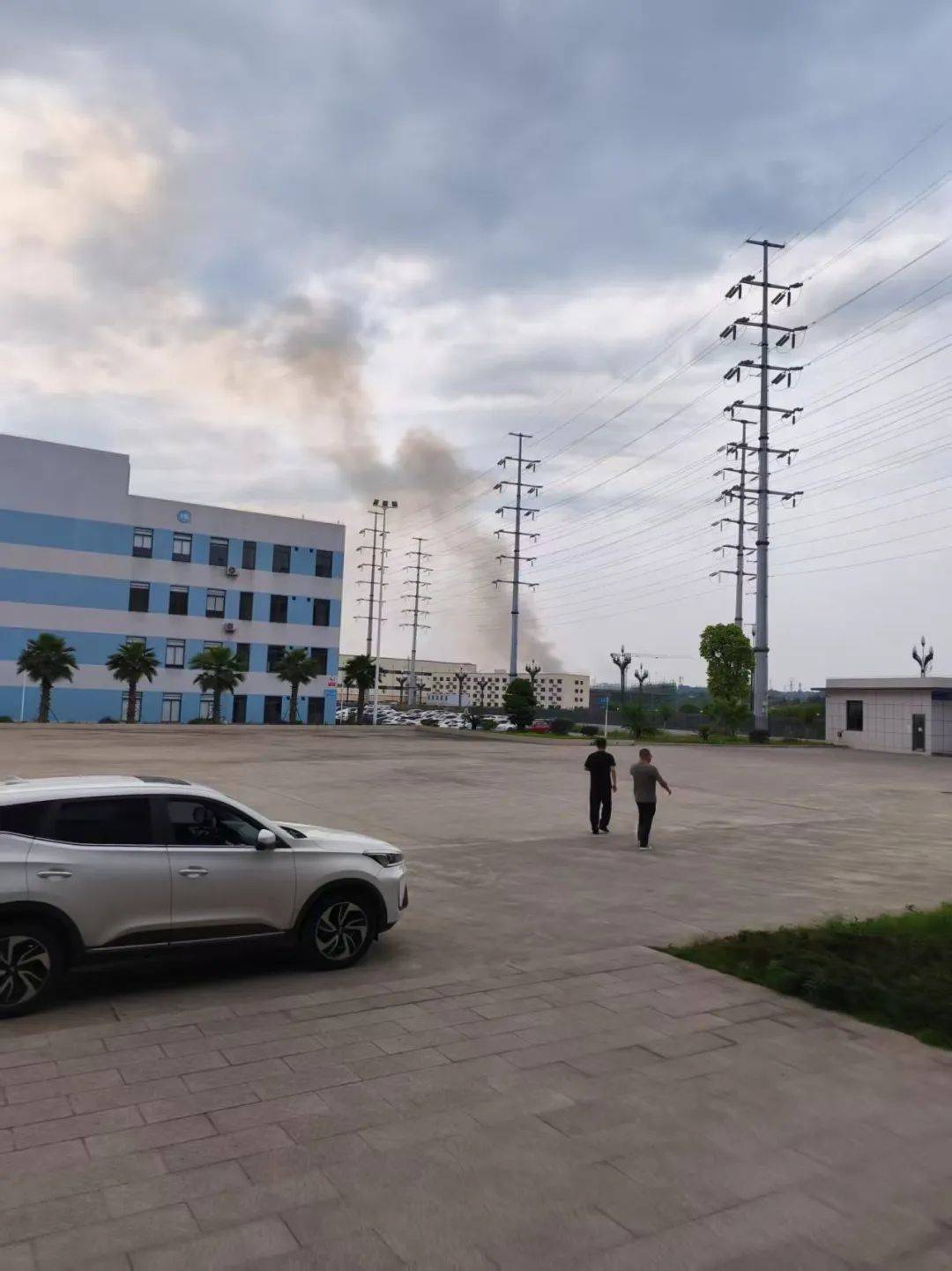 四川宜宾一纺织厂起火<strong></p>
<p>刺绣</strong>,警方通报:27岁男子纵火被刑拘