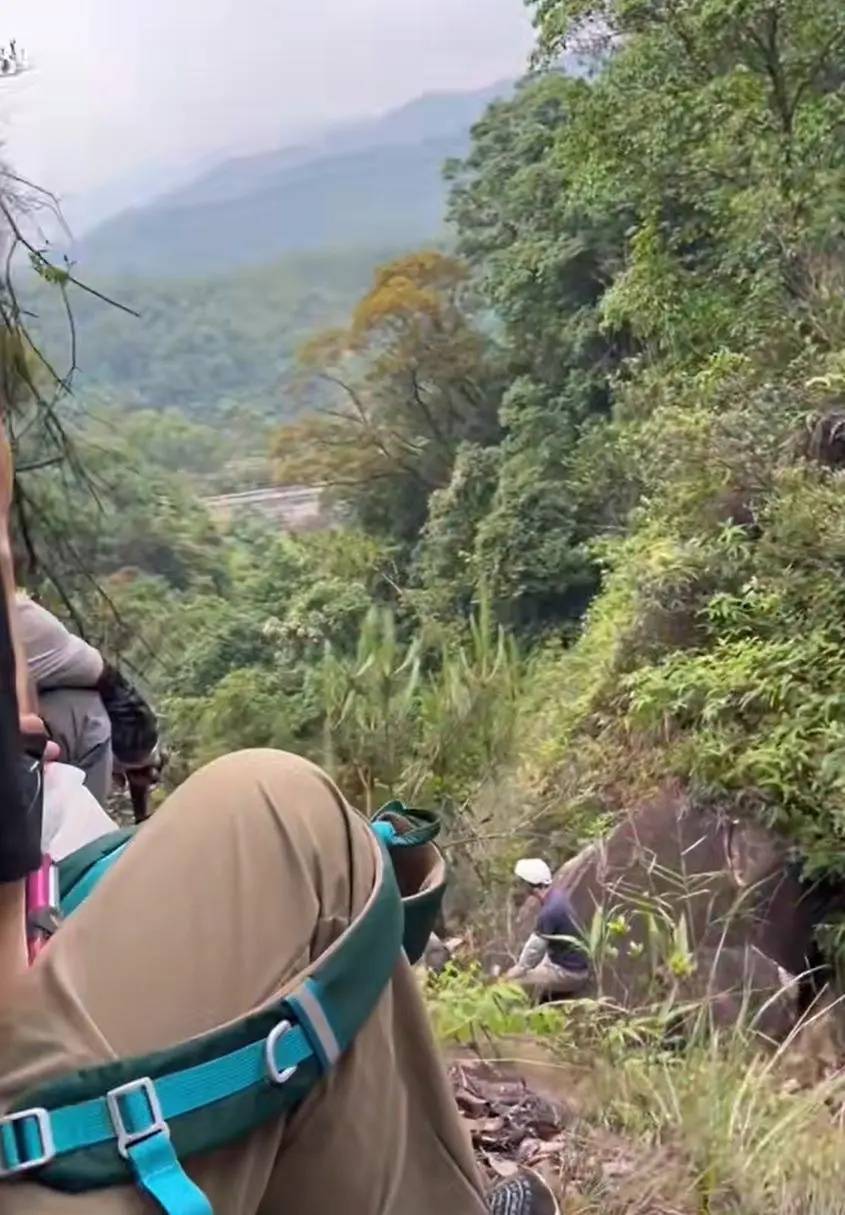 37岁女子坠崖身亡<strong></p>
<p>lv</strong>！事发时两儿子就在一旁…官方回应