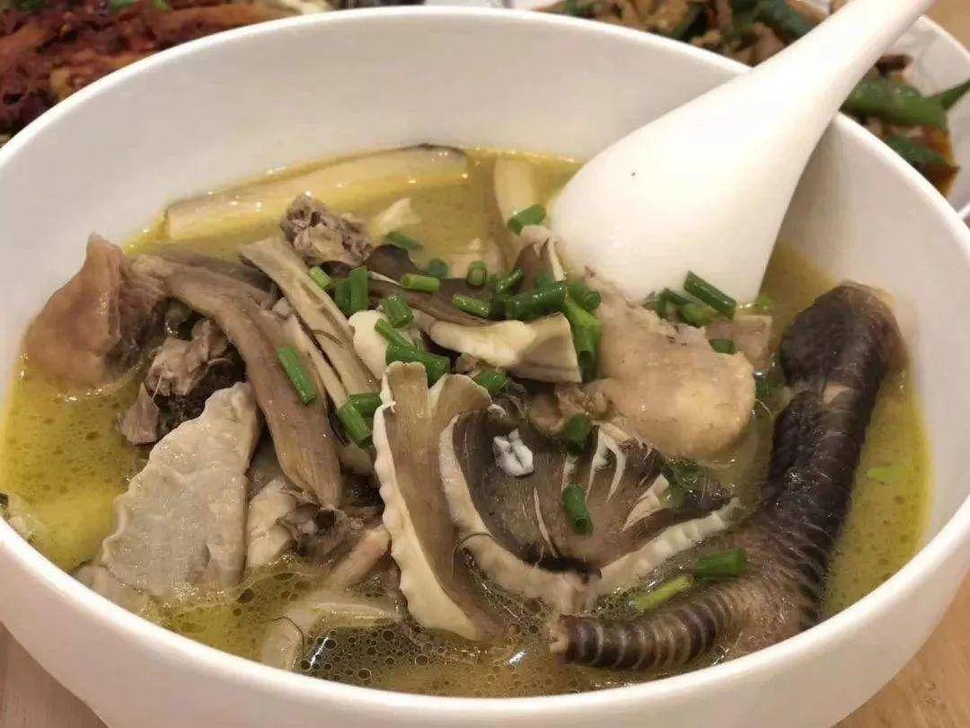 “天价”鸡枞调查:最贵卖到1800元/公斤!雨水少致产量低<strong></p>
<p>ada</strong>,多地价高客少