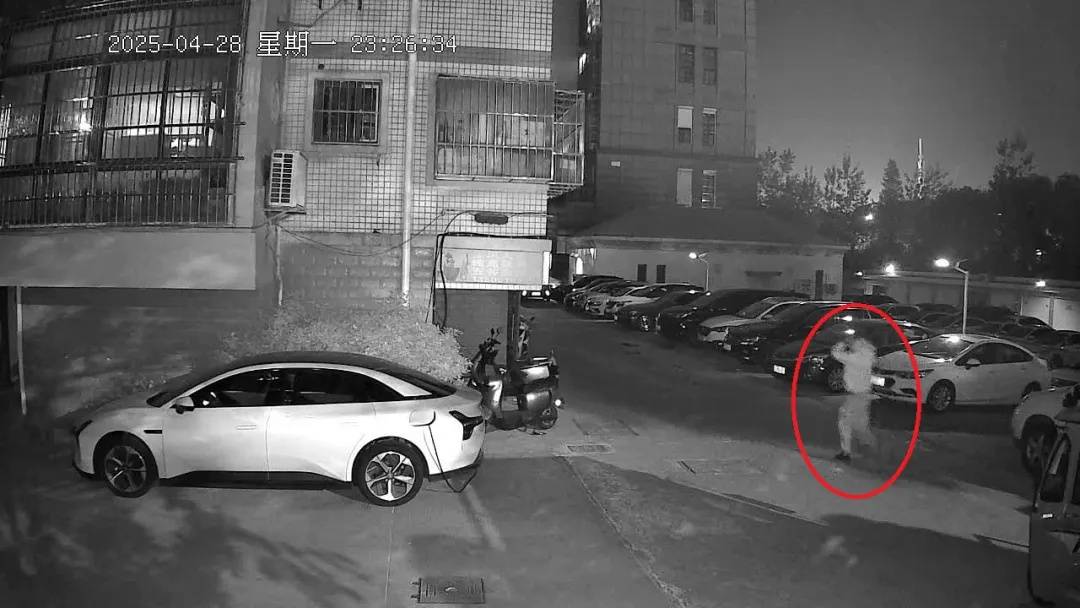 江苏一男子戴仿真“人皮”面具入室盗窃<strong></p>
<p>ada</strong>，流窜多个小区作案，涉案金额达15万余元