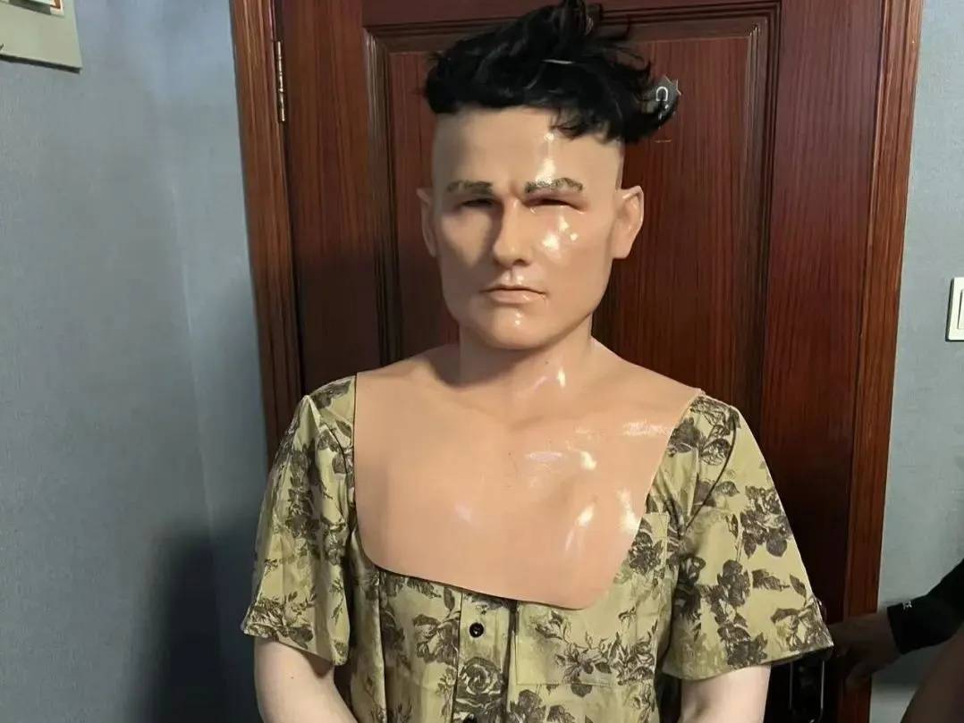 江苏一男子戴仿真“人皮”面具入室盗窃<strong></p>
<p>ada</strong>，流窜多个小区作案，涉案金额达15万余元