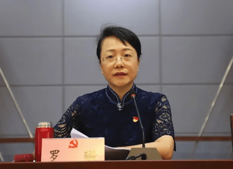 严重违反政治纪律、组织纪律、廉洁纪律、工作纪律和生活纪律的罗璇<strong></p>
<p>ada</strong>，非法收受他人巨额财物