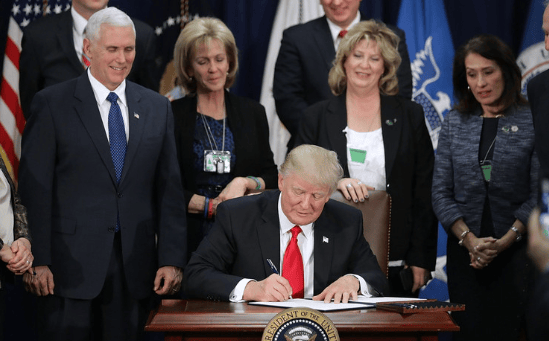 想不到美国也有今天？特朗普终于开始怕了<strong></p>
<p>a币</strong>，3路人马抵京“求和”