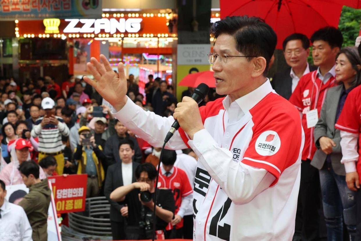 韩国爆发仇华浪潮<strong></p>
<p>贰佰</strong>，李在明罕见警告，关键时刻，一句话定下中韩大局