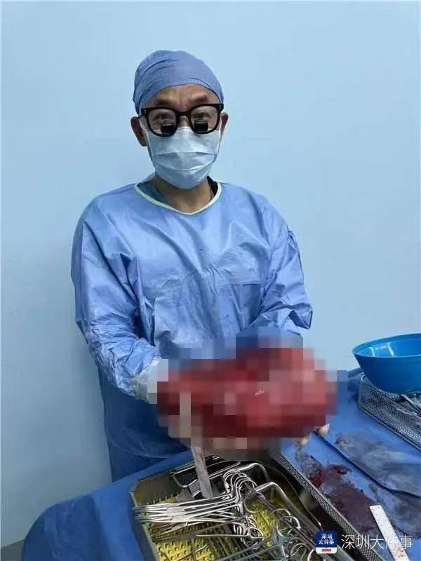 店员试衣间里一句警告<strong></p>
<p>王祖蓝</strong>,竟救了17岁少女!一家人火速赶到深圳